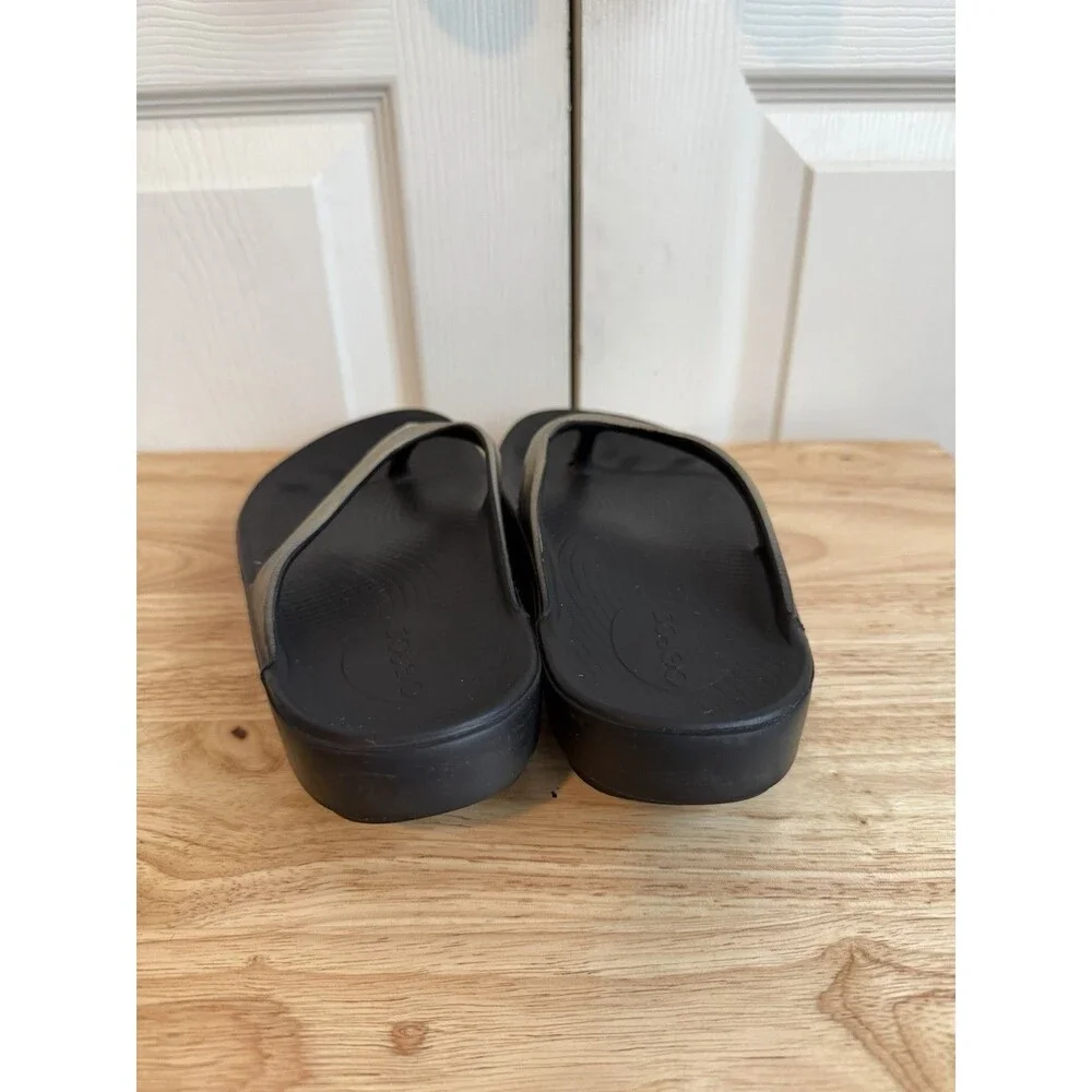 Oofos OOlala Recovery Sandals Black Metallic Champagne Gold Flip Flops Womens 8